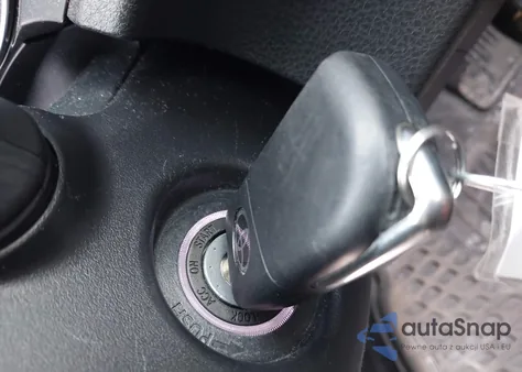 2019 Toyota Camry Se z USA, uszkodzony, nr VIN 4T1B11HK5KU161680